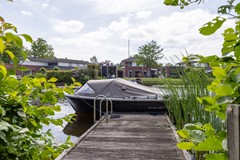 Merwede-nieuw_-36 steiger en boot.jpg